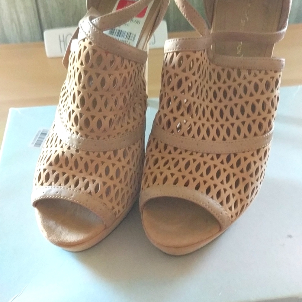 High heel caramel color BCBG open toe brand new in original box